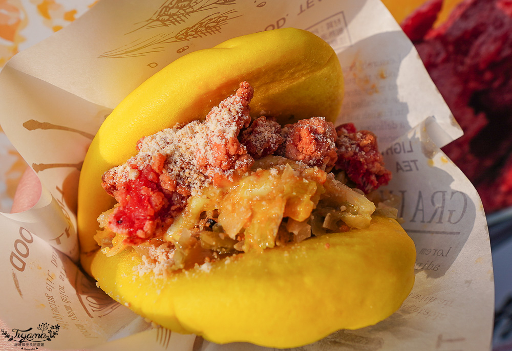 台南人氣小吃美食「酥炸紅糟肉」蓁鑫辣妹子紅糟肉，紅糟排骨酥、紅糟肉刈包、紅糟赤肉羹、蒜味洋蔥紅糟肉、和風洋蔥紅糟肉 @緹雅瑪 美食旅遊趣