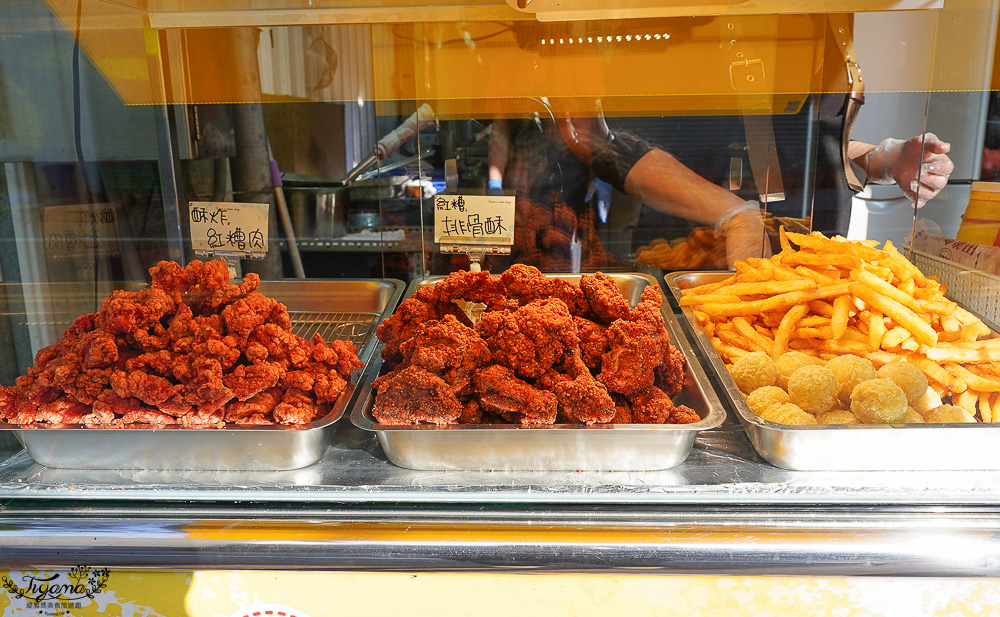 台南人氣小吃美食「酥炸紅糟肉」蓁鑫辣妹子紅糟肉，紅糟排骨酥、紅糟肉刈包、紅糟赤肉羹、蒜味洋蔥紅糟肉、和風洋蔥紅糟肉 @緹雅瑪 美食旅遊趣