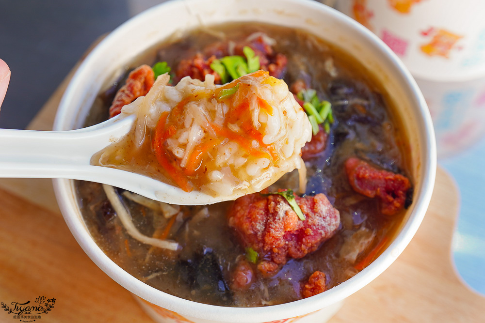 台南人氣小吃美食「酥炸紅糟肉」蓁鑫辣妹子紅糟肉，紅糟排骨酥、紅糟肉刈包、紅糟赤肉羹、蒜味洋蔥紅糟肉、和風洋蔥紅糟肉 @緹雅瑪 美食旅遊趣