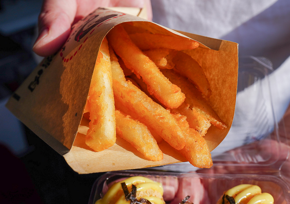 台南人氣小吃美食「酥炸紅糟肉」蓁鑫辣妹子紅糟肉，紅糟排骨酥、紅糟肉刈包、紅糟赤肉羹、蒜味洋蔥紅糟肉、和風洋蔥紅糟肉 @緹雅瑪 美食旅遊趣