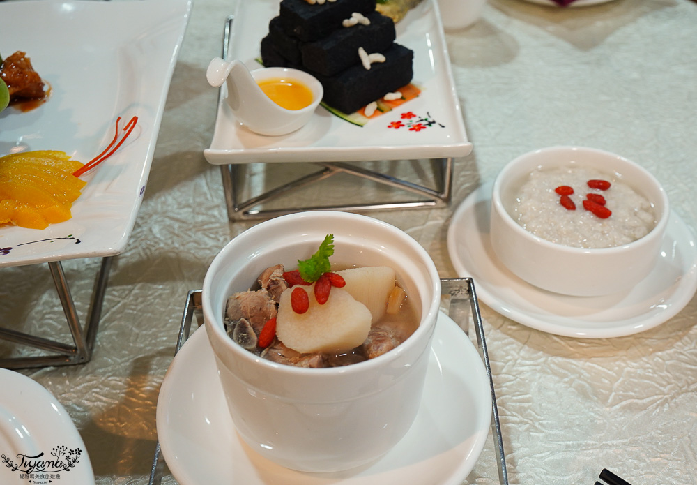 麗星郵輪 探索星號「星夢餐廳」免費餐廳，套餐式精讚料理！ @緹雅瑪 美食旅遊趣