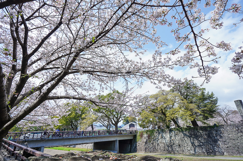熊本城復古懷舊美食街「櫻之馬場 城彩苑」，逛完熊本城吃美食看表演去！！ @緹雅瑪 美食旅遊趣