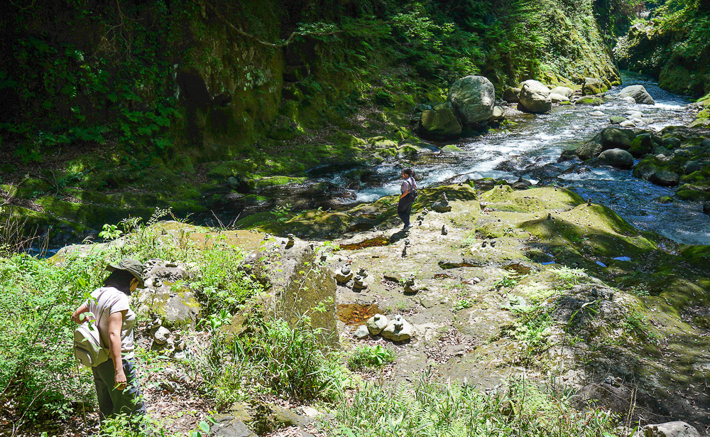 宮崎高千穗町景點｜天岩戸神社．天安河原：傳說神話秘境「洞穴中的神社」 @緹雅瑪 美食旅遊趣
