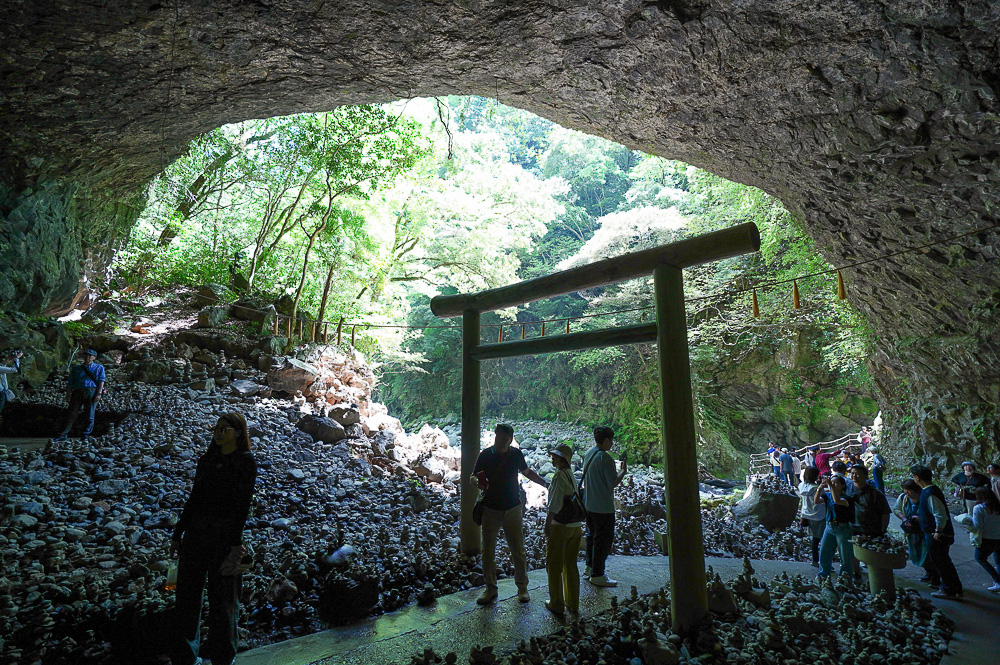 宮崎高千穗町景點｜天岩戸神社．天安河原：傳說神話秘境「洞穴中的神社」 @緹雅瑪 美食旅遊趣