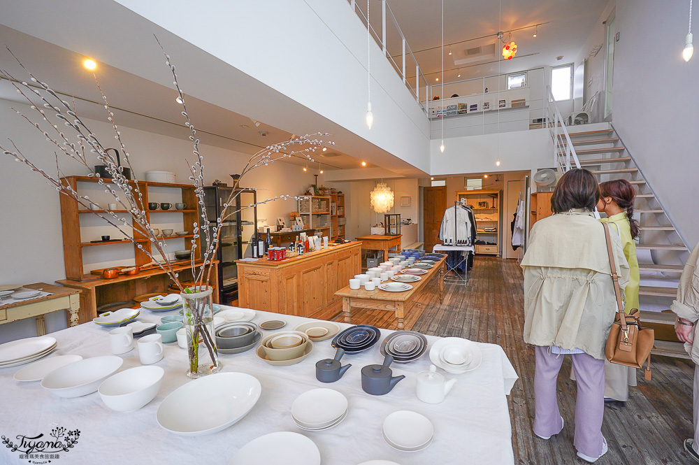 北海道札幌。sabita cafe咖啡廳，近圓山公園，東京生活風格選物店MOMA Place 2樓純白玻璃屋咖啡 @緹雅瑪 美食旅遊趣