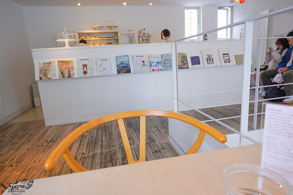 北海道札幌。sabita cafe咖啡廳，近圓山公園，東京生活風格選物店MOMA Place 2樓純白玻璃屋咖啡 @緹雅瑪 美食旅遊趣