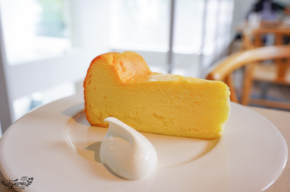 北海道札幌。sabita cafe咖啡廳，近圓山公園，東京生活風格選物店MOMA Place 2樓純白玻璃屋咖啡 @緹雅瑪 美食旅遊趣