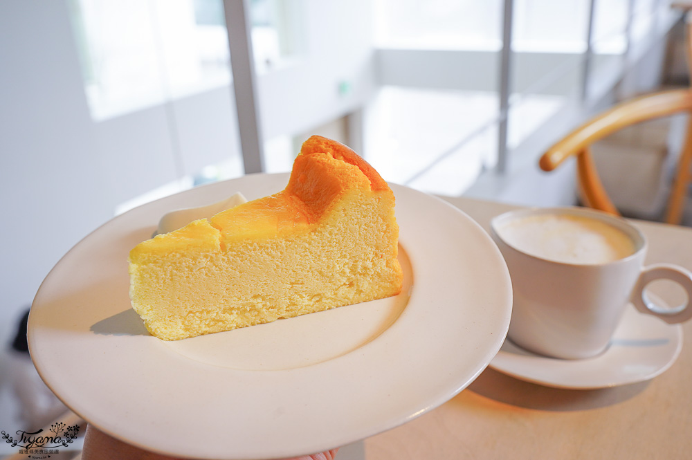 北海道札幌。sabita cafe咖啡廳，近圓山公園，東京生活風格選物店MOMA Place 2樓純白玻璃屋咖啡 @緹雅瑪 美食旅遊趣