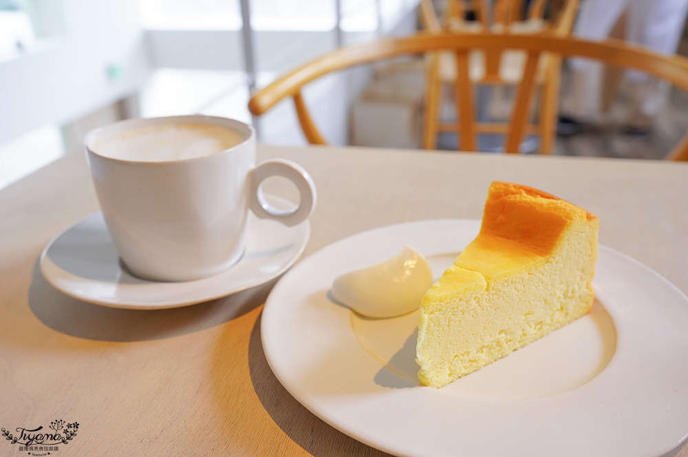 北海道札幌。sabita cafe咖啡廳，近圓山公園，東京生活風格選物店MOMA Place 2樓純白玻璃屋咖啡 @緹雅瑪 美食旅遊趣