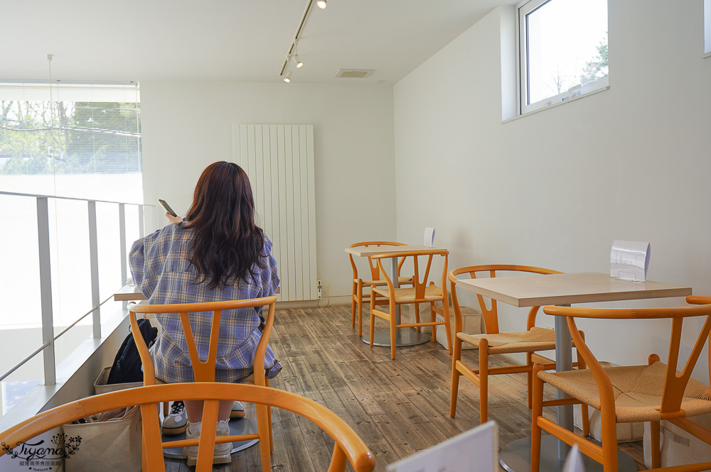 北海道札幌。sabita cafe咖啡廳，近圓山公園，東京生活風格選物店MOMA Place 2樓純白玻璃屋咖啡 @緹雅瑪 美食旅遊趣