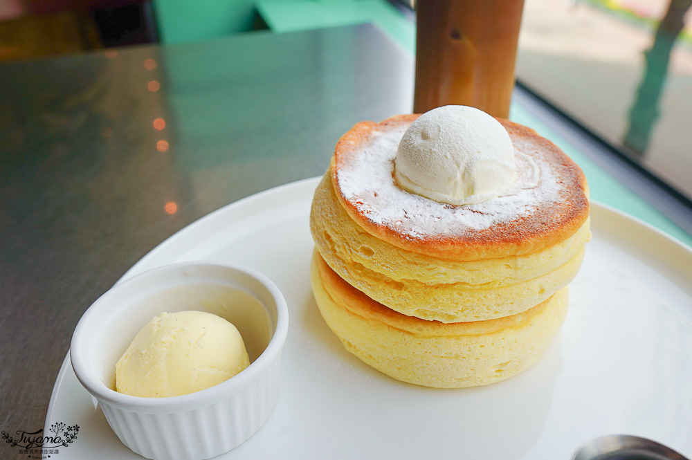 北海道札榥舒芙蕾｜CAFE & BAR Manhattan マンハッタン：紅磚露台2樓舒芙蕾下午茶 @緹雅瑪 美食旅遊趣