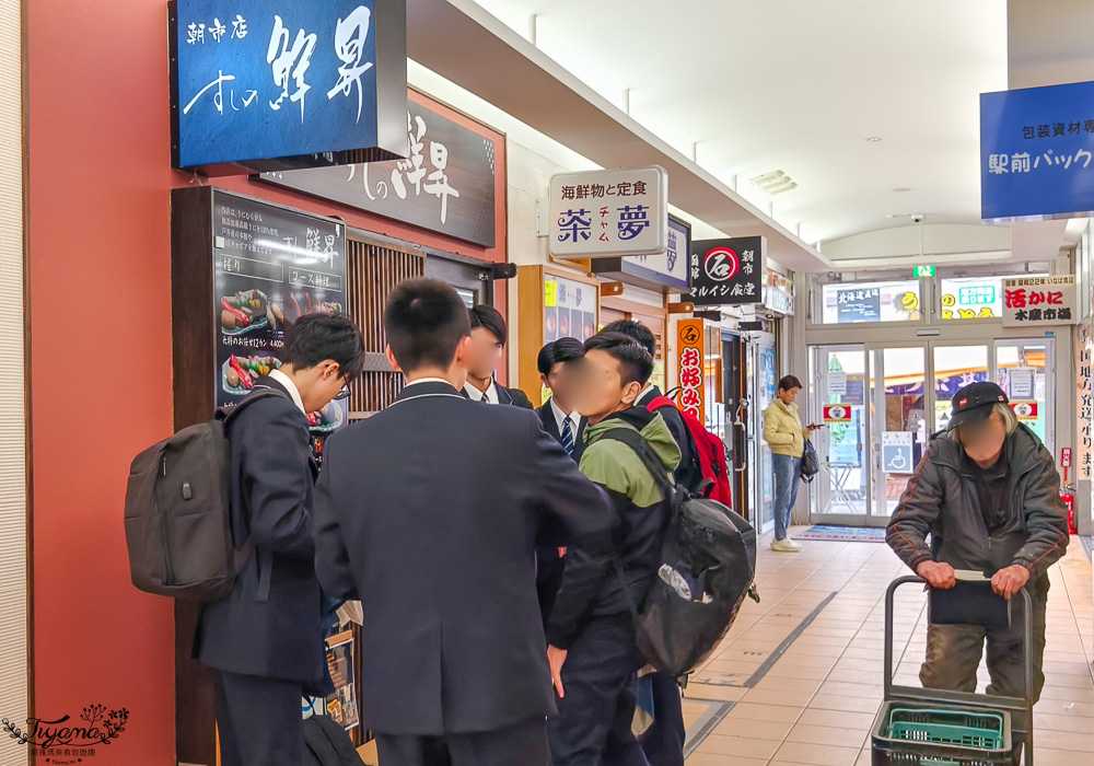 函館海鮮｜函館美食「函館朝市 どんぶり横丁市場」：函館車站旁的海鮮市場美食 @緹雅瑪 美食旅遊趣