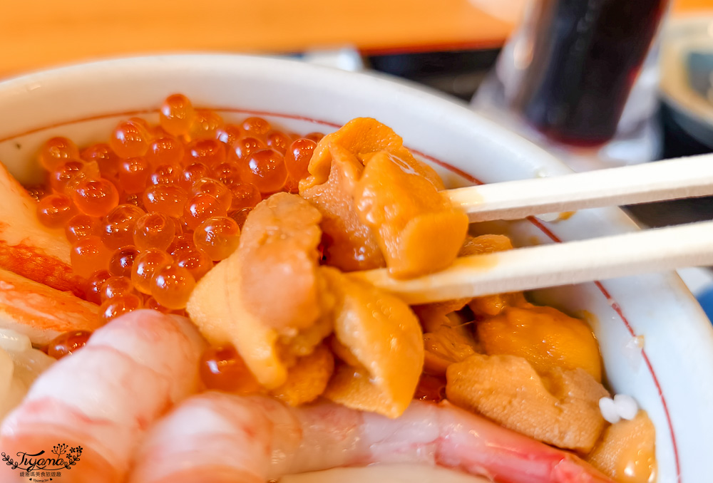 函館朝市海鮮丼｜いくら亭：函館朝市どんぶり横丁市場的鮮美海鮮丼 @緹雅瑪 美食旅遊趣