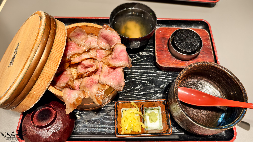 福岡和牛丼飯「黒毛和牛 博多牛まぶし 武蔵」黒毛和牛三吃，博多車站旁超人氣和牛花丼飯 @緹雅瑪 美食旅遊趣