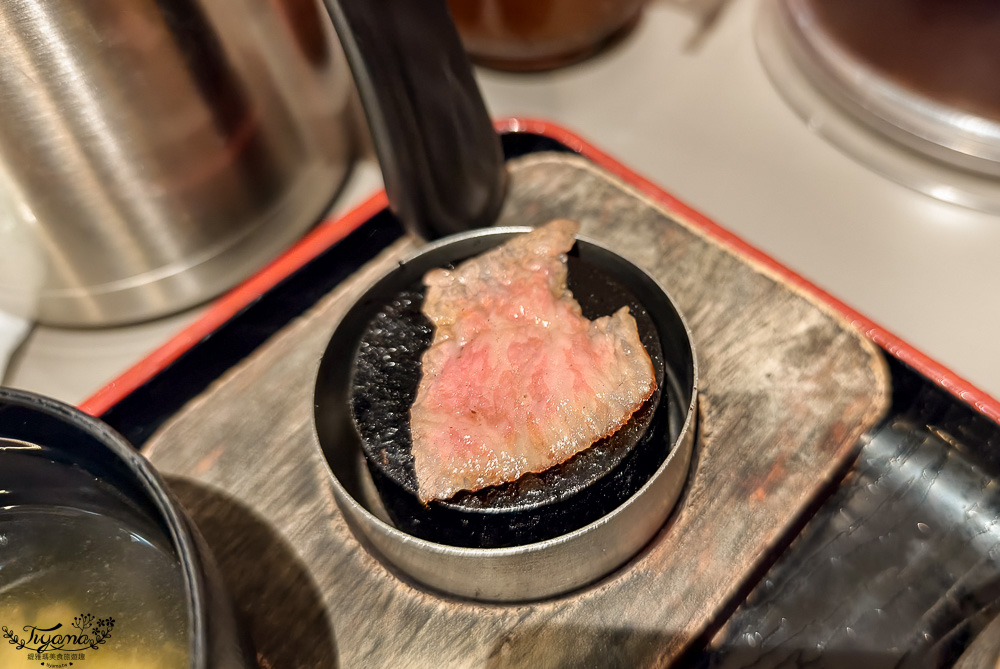 福岡和牛丼飯「黒毛和牛 博多牛まぶし 武蔵」黒毛和牛三吃，博多車站旁超人氣和牛花丼飯 @緹雅瑪 美食旅遊趣