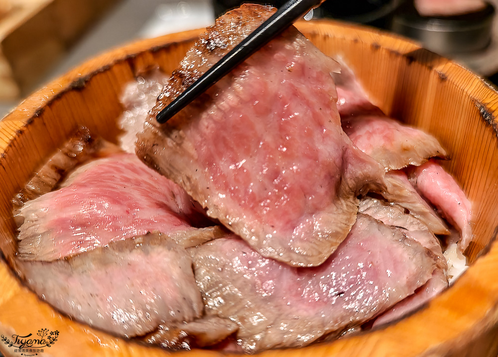 福岡和牛丼飯「黒毛和牛 博多牛まぶし 武蔵」黒毛和牛三吃，博多車站旁超人氣和牛花丼飯 @緹雅瑪 美食旅遊趣