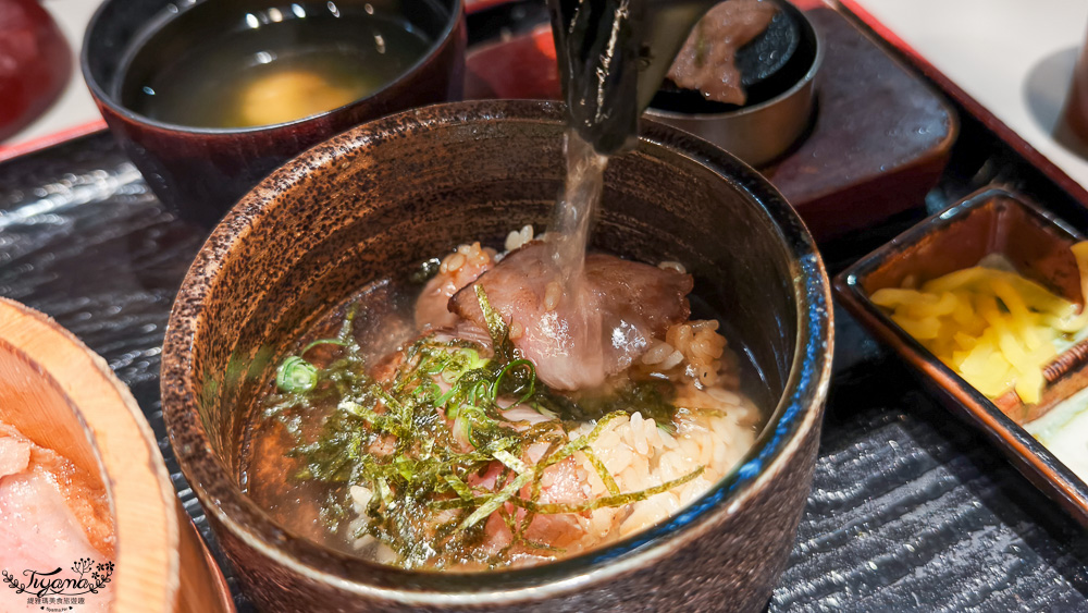 福岡和牛丼飯「黒毛和牛 博多牛まぶし 武蔵」黒毛和牛三吃，博多車站旁超人氣和牛花丼飯 @緹雅瑪 美食旅遊趣