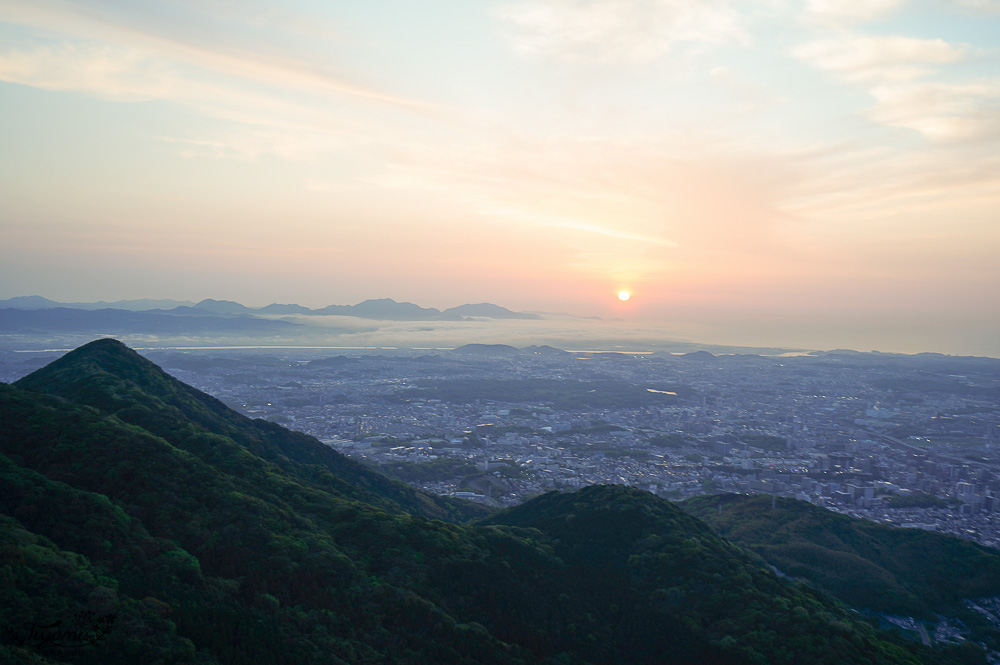 九州福岡新日本三大夜景「皿倉山展望台」從小倉城出發、回小倉車站交通&免費接駁車，門票費用資訊！ @緹雅瑪 美食旅遊趣