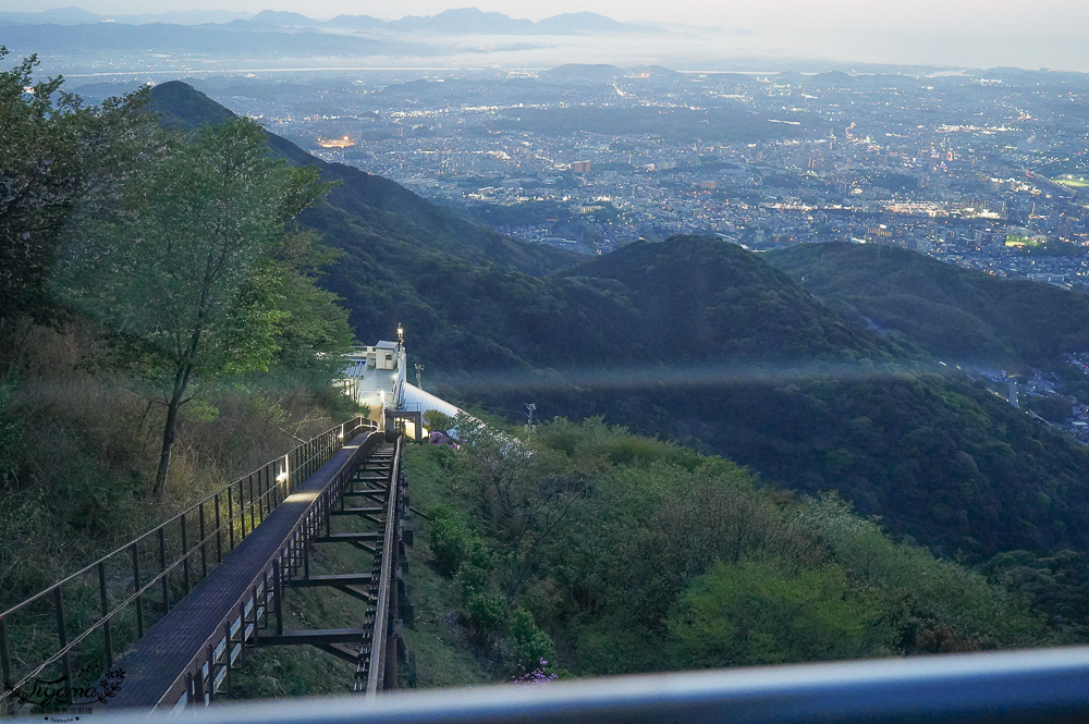 九州福岡新日本三大夜景「皿倉山展望台」從小倉城出發、回小倉車站交通&免費接駁車，門票費用資訊！ @緹雅瑪 美食旅遊趣