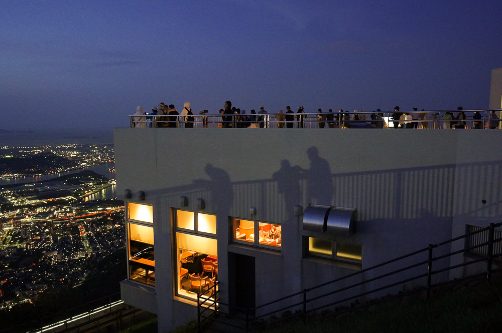 福岡小倉逛OUTLET賞夜景一日遊：小倉城．小倉城庭院．皿倉山展望台．魚町銀天街．旦過市場．九州THE OUTLETS KITAKYUSHU @緹雅瑪 美食旅遊趣