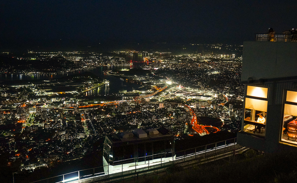 福岡小倉逛OUTLET賞夜景一日遊：小倉城．小倉城庭院．皿倉山展望台．魚町銀天街．旦過市場．九州THE OUTLETS KITAKYUSHU @緹雅瑪 美食旅遊趣