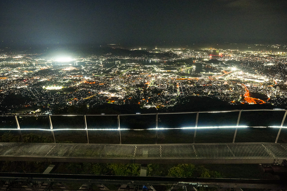 九州福岡新日本三大夜景「皿倉山展望台」從小倉城出發、回小倉車站交通&免費接駁車，門票費用資訊！ @緹雅瑪 美食旅遊趣