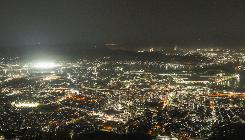 九州福岡新日本三大夜景「皿倉山展望台」從小倉城出發、回小倉車站交通&免費接駁車，門票費用資訊！ @緹雅瑪 美食旅遊趣