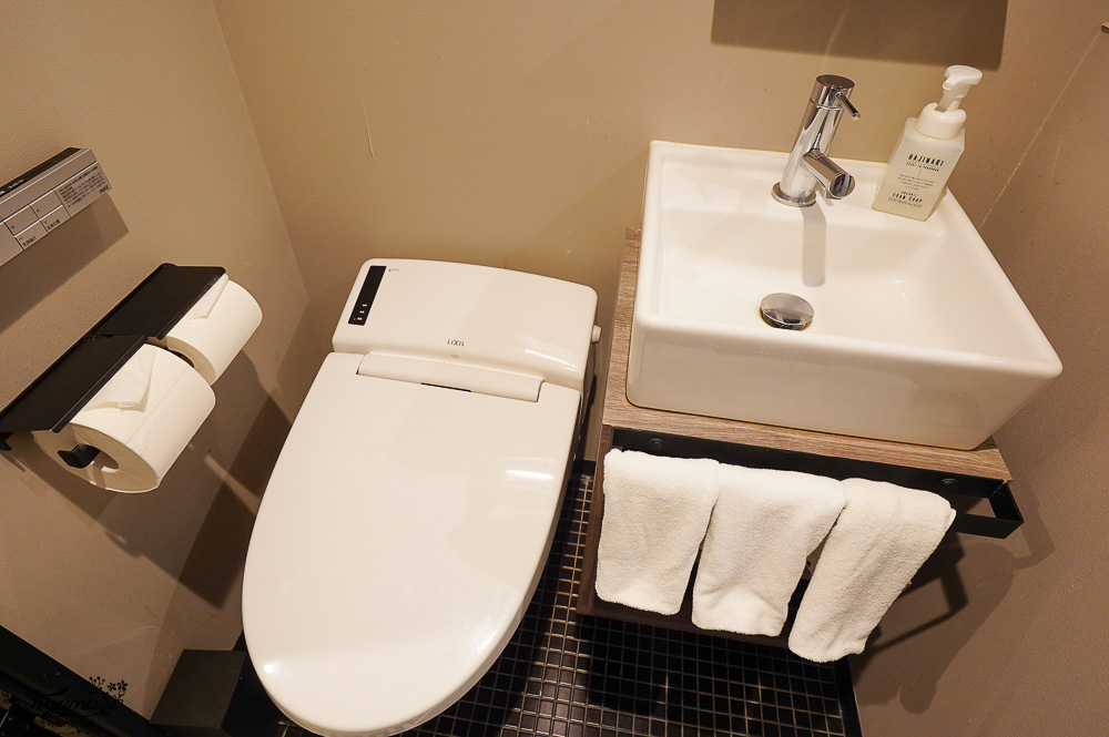 福岡博多車站週邊住宿「福岡博多昆塔莎放鬆睡眠飯店」平價三人房上下舖房型，有迎賓飲料 @緹雅瑪 美食旅遊趣