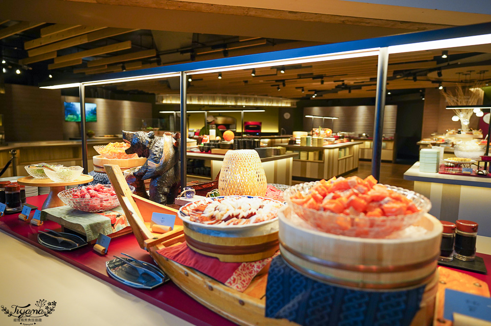 星野TOMAMU度假村自助晚餐「森林餐廳 Nininupuri」星野農場起司窯烤比薩&DIY霜淇淋聖代，鐵板牛排、鮭魚、鮪魚生魚片 @緹雅瑪 美食旅遊趣