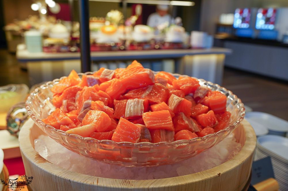 星野TOMAMU度假村自助晚餐「森林餐廳 Nininupuri」星野農場起司窯烤比薩&DIY霜淇淋聖代，鐵板牛排、鮭魚、鮪魚生魚片 @緹雅瑪 美食旅遊趣