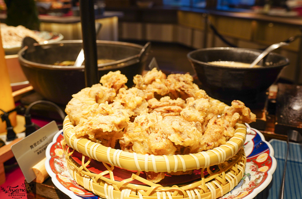 星野TOMAMU度假村自助晚餐「森林餐廳 Nininupuri」星野農場起司窯烤比薩&DIY霜淇淋聖代，鐵板牛排、鮭魚、鮪魚生魚片 @緹雅瑪 美食旅遊趣