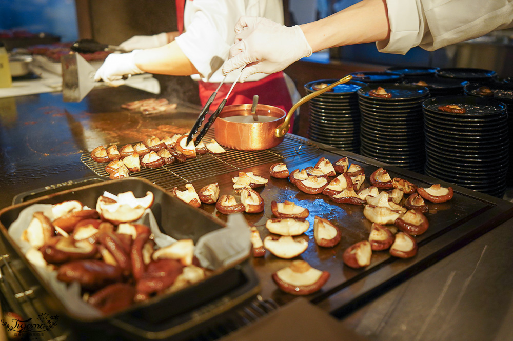 星野TOMAMU度假村自助晚餐「森林餐廳 Nininupuri」星野農場起司窯烤比薩&DIY霜淇淋聖代，鐵板牛排、鮭魚、鮪魚生魚片 @緹雅瑪 美食旅遊趣