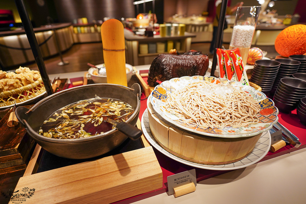 星野TOMAMU度假村自助晚餐「森林餐廳 Nininupuri」星野農場起司窯烤比薩&DIY霜淇淋聖代，鐵板牛排、鮭魚、鮪魚生魚片 @緹雅瑪 美食旅遊趣