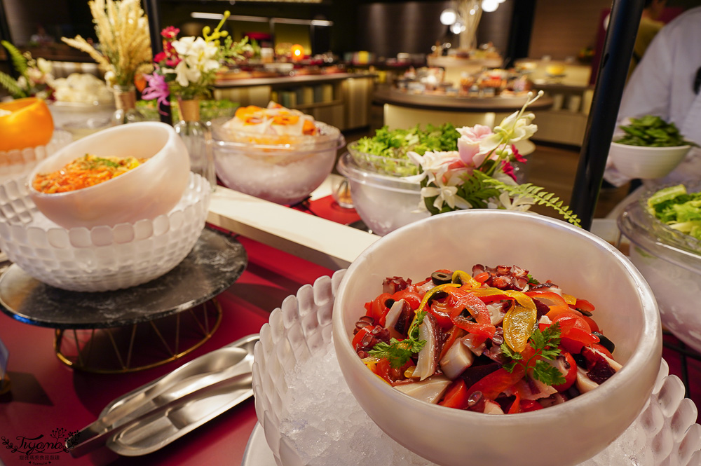 星野TOMAMU度假村自助晚餐「森林餐廳 Nininupuri」星野農場起司窯烤比薩&DIY霜淇淋聖代，鐵板牛排、鮭魚、鮪魚生魚片 @緹雅瑪 美食旅遊趣