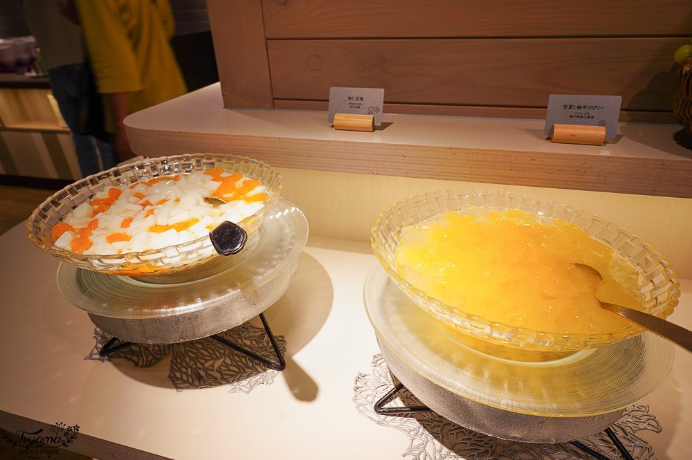 星野TOMAMU度假村自助晚餐「森林餐廳 Nininupuri」星野農場起司窯烤比薩&DIY霜淇淋聖代，鐵板牛排、鮭魚、鮪魚生魚片 @緹雅瑪 美食旅遊趣