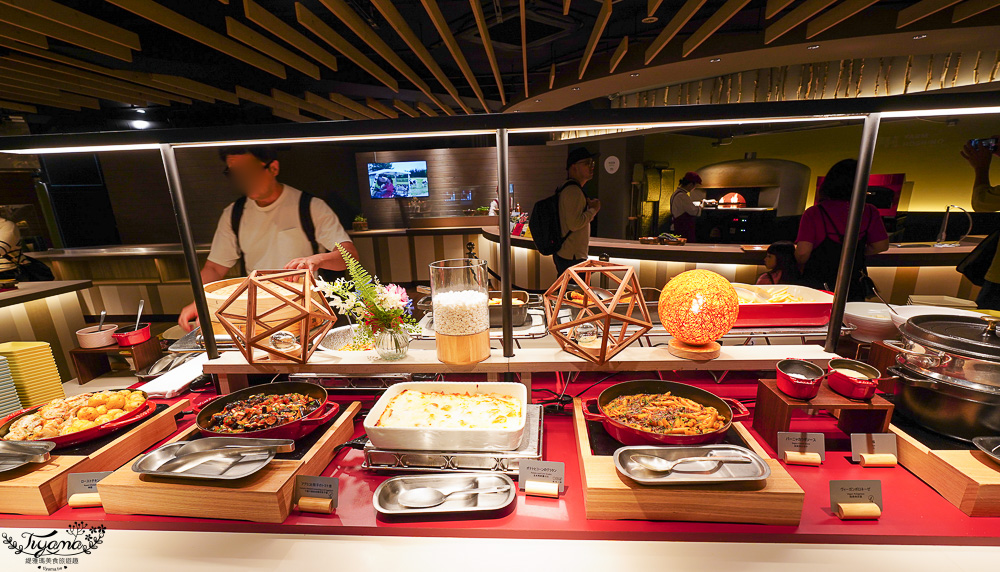 星野TOMAMU度假村自助晚餐「森林餐廳 Nininupuri」星野農場起司窯烤比薩&DIY霜淇淋聖代，鐵板牛排、鮭魚、鮪魚生魚片 @緹雅瑪 美食旅遊趣