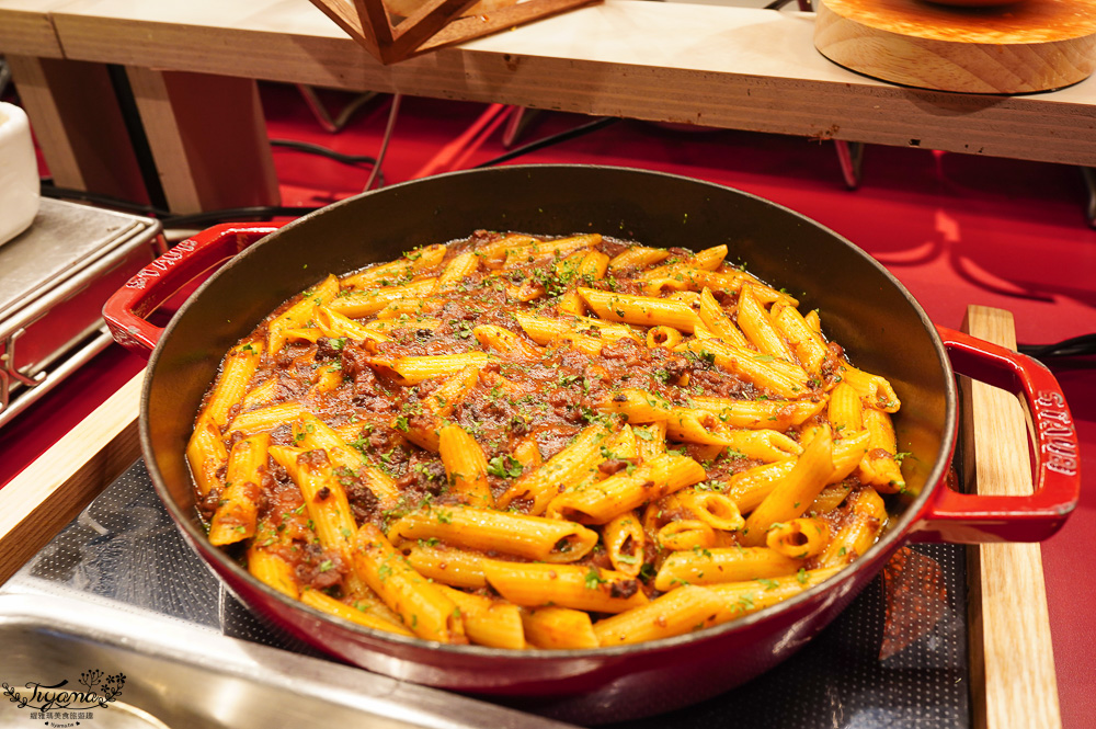 星野TOMAMU度假村自助晚餐「森林餐廳 Nininupuri」星野農場起司窯烤比薩&DIY霜淇淋聖代，鐵板牛排、鮭魚、鮪魚生魚片 @緹雅瑪 美食旅遊趣