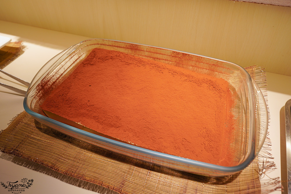 星野TOMAMU度假村自助晚餐「森林餐廳 Nininupuri」星野農場起司窯烤比薩&DIY霜淇淋聖代，鐵板牛排、鮭魚、鮪魚生魚片 @緹雅瑪 美食旅遊趣