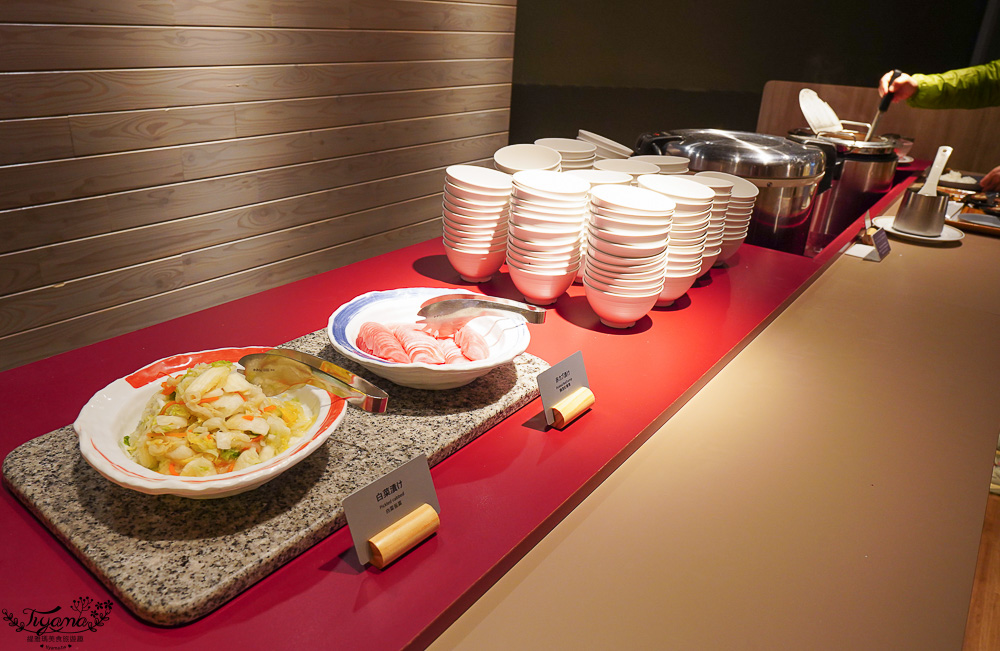 星野TOMAMU度假村自助晚餐「森林餐廳 Nininupuri」星野農場起司窯烤比薩&DIY霜淇淋聖代，鐵板牛排、鮭魚、鮪魚生魚片 @緹雅瑪 美食旅遊趣