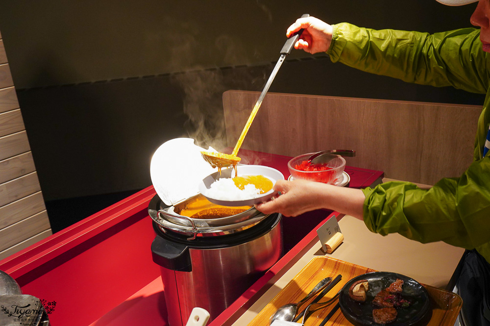 星野TOMAMU度假村自助晚餐「森林餐廳 Nininupuri」星野農場起司窯烤比薩&DIY霜淇淋聖代，鐵板牛排、鮭魚、鮪魚生魚片 @緹雅瑪 美食旅遊趣