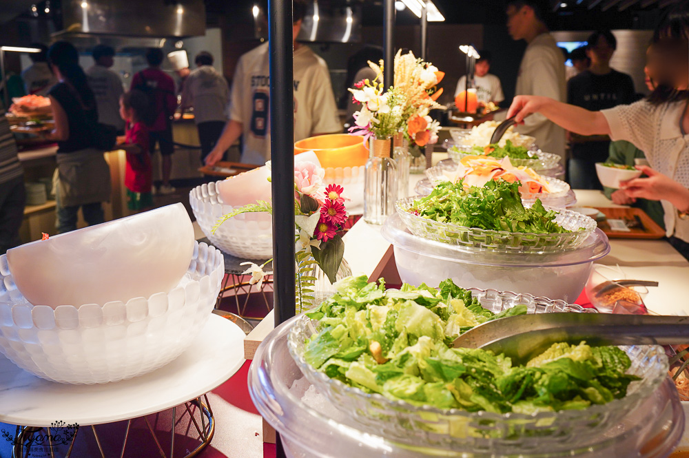 星野TOMAMU度假村自助晚餐「森林餐廳 Nininupuri」星野農場起司窯烤比薩&DIY霜淇淋聖代，鐵板牛排、鮭魚、鮪魚生魚片 @緹雅瑪 美食旅遊趣