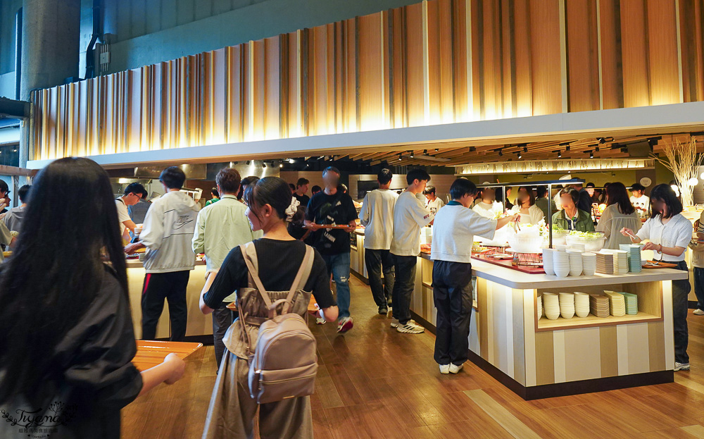 星野TOMAMU度假村自助晚餐「森林餐廳 Nininupuri」星野農場起司窯烤比薩&DIY霜淇淋聖代，鐵板牛排、鮭魚、鮪魚生魚片 @緹雅瑪 美食旅遊趣