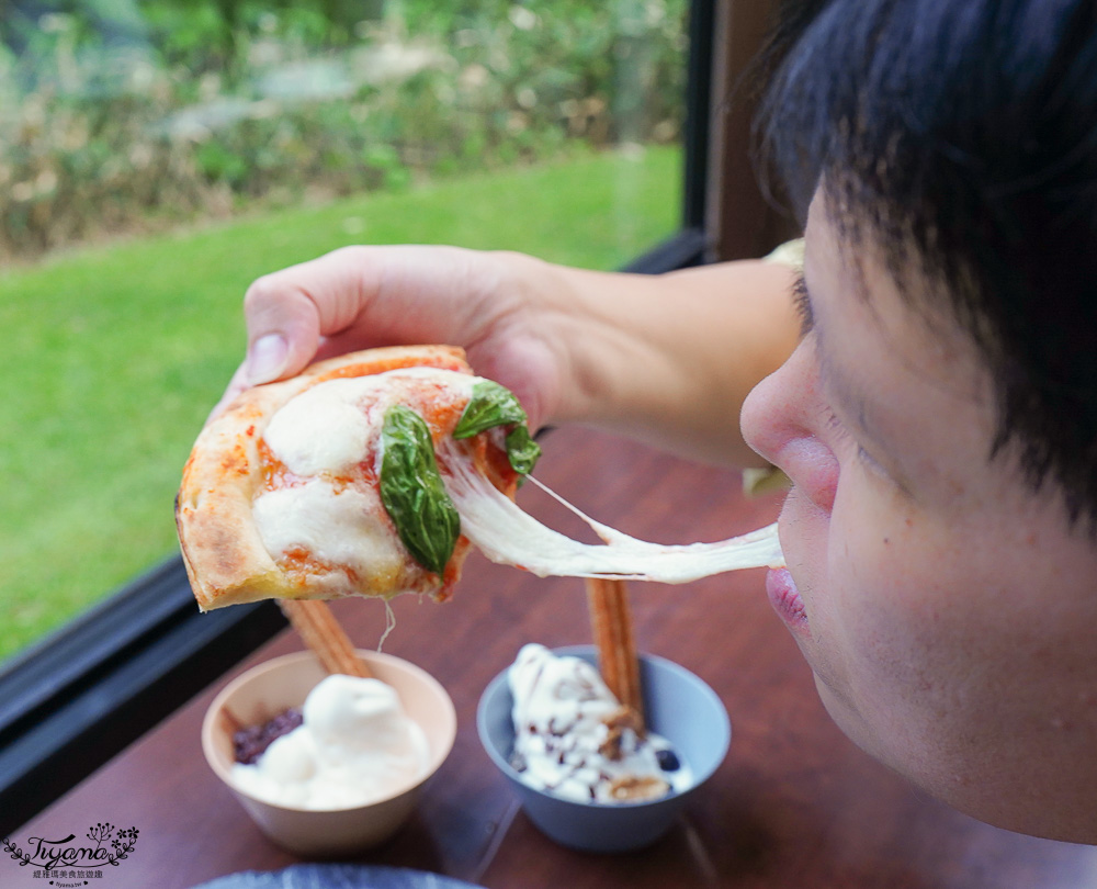 星野TOMAMU度假村自助晚餐「森林餐廳 Nininupuri」星野農場起司窯烤比薩&DIY霜淇淋聖代，鐵板牛排、鮭魚、鮪魚生魚片 @緹雅瑪 美食旅遊趣