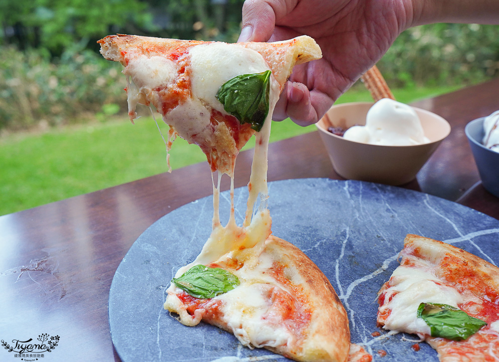 星野TOMAMU度假村自助晚餐「森林餐廳 Nininupuri」星野農場起司窯烤比薩&DIY霜淇淋聖代，鐵板牛排、鮭魚、鮪魚生魚片 @緹雅瑪 美食旅遊趣