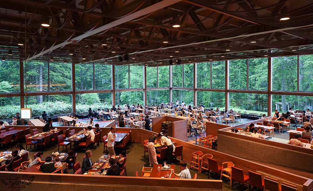 星野TOMAMU度假村自助晚餐「森林餐廳 Nininupuri」星野農場起司窯烤比薩&DIY霜淇淋聖代，鐵板牛排、鮭魚、鮪魚生魚片 @緹雅瑪 美食旅遊趣