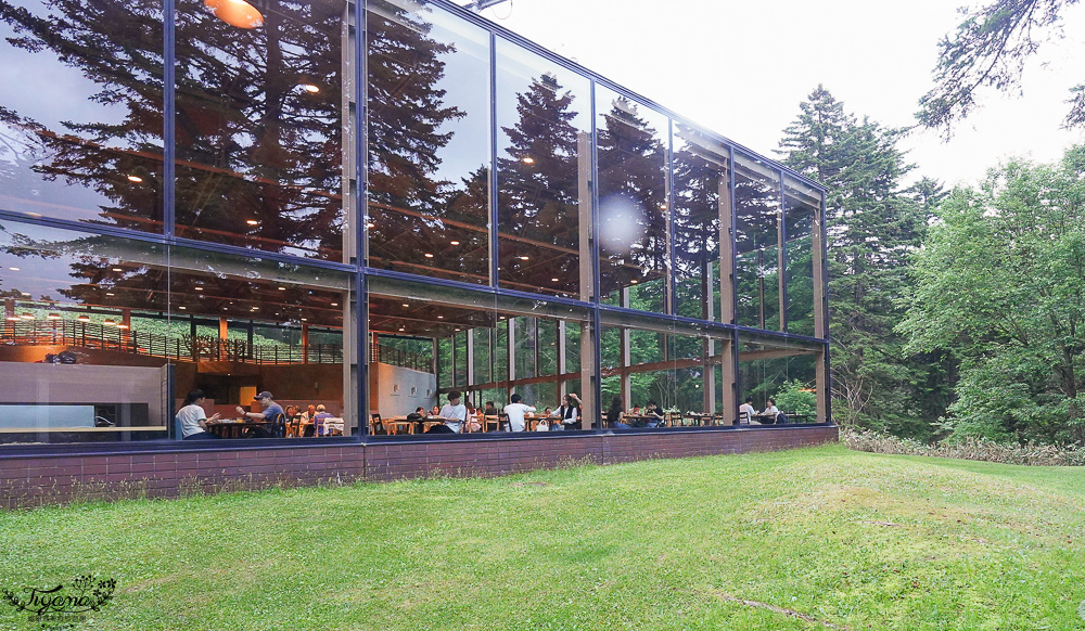 星野TOMAMU度假村自助晚餐「森林餐廳 Nininupuri」星野農場起司窯烤比薩&DIY霜淇淋聖代，鐵板牛排、鮭魚、鮪魚生魚片 @緹雅瑪 美食旅遊趣