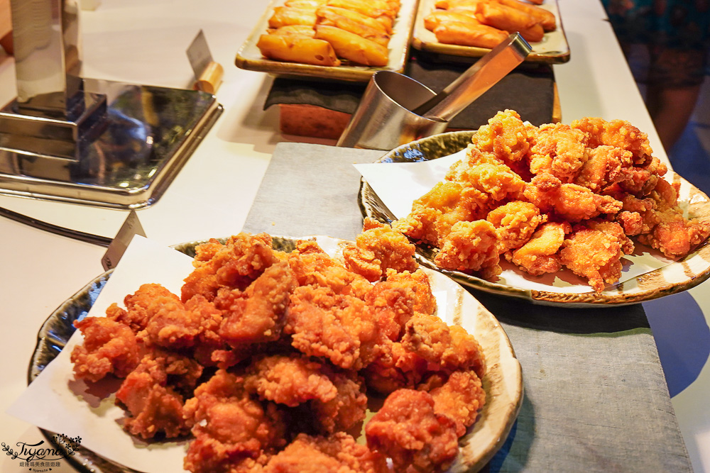 星野TOMAMU度假村人氣自助餐廳 hal，預約制自助晚餐，雪蟹、螃蟹奶油起司蔬菜、鐵板牛排、干貝、鮭魚親子手捲，網美棉花糖雲朵聖代 @緹雅瑪 美食旅遊趣