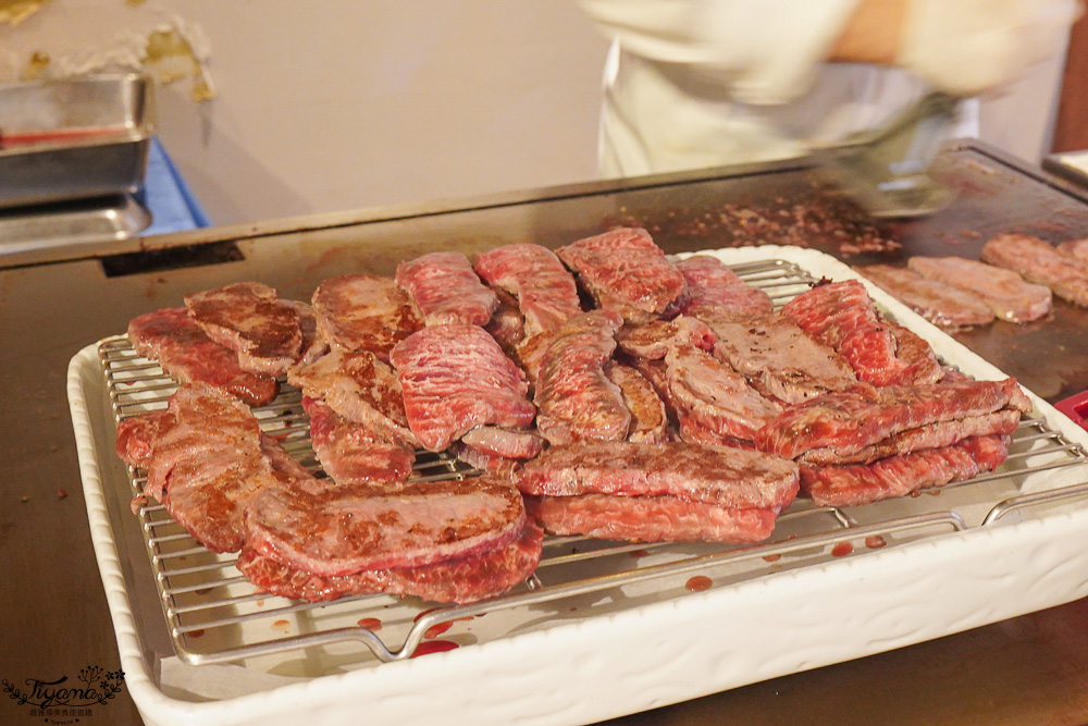 星野TOMAMU度假村人氣自助餐廳 hal，預約制自助晚餐，雪蟹、螃蟹奶油起司蔬菜、鐵板牛排、干貝、鮭魚親子手捲，網美棉花糖雲朵聖代 @緹雅瑪 美食旅遊趣