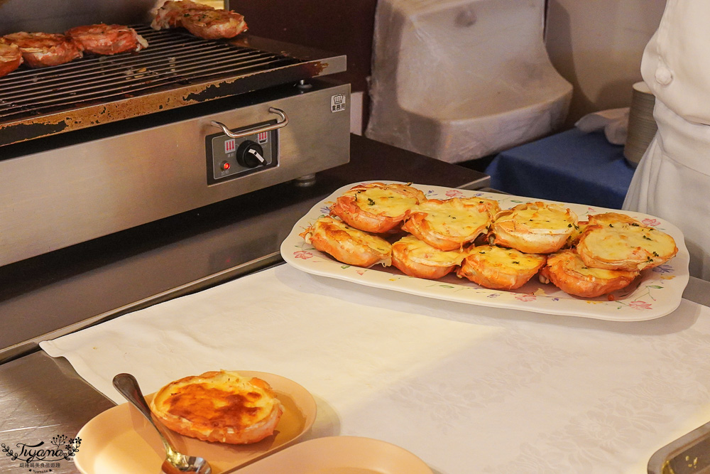 星野TOMAMU度假村人氣自助餐廳 hal，預約制自助晚餐，雪蟹、螃蟹奶油起司蔬菜、鐵板牛排、干貝、鮭魚親子手捲，網美棉花糖雲朵聖代 @緹雅瑪 美食旅遊趣