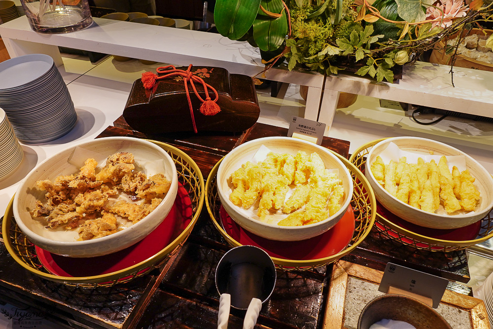 星野TOMAMU度假村人氣自助餐廳 hal，預約制自助晚餐，雪蟹、螃蟹奶油起司蔬菜、鐵板牛排、干貝、鮭魚親子手捲，網美棉花糖雲朵聖代 @緹雅瑪 美食旅遊趣